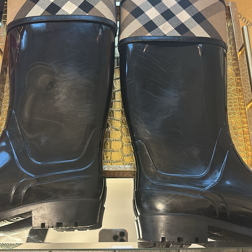 Used Burberry nova check size 9/39 rain boots⭐️ - Picture 6 of 15